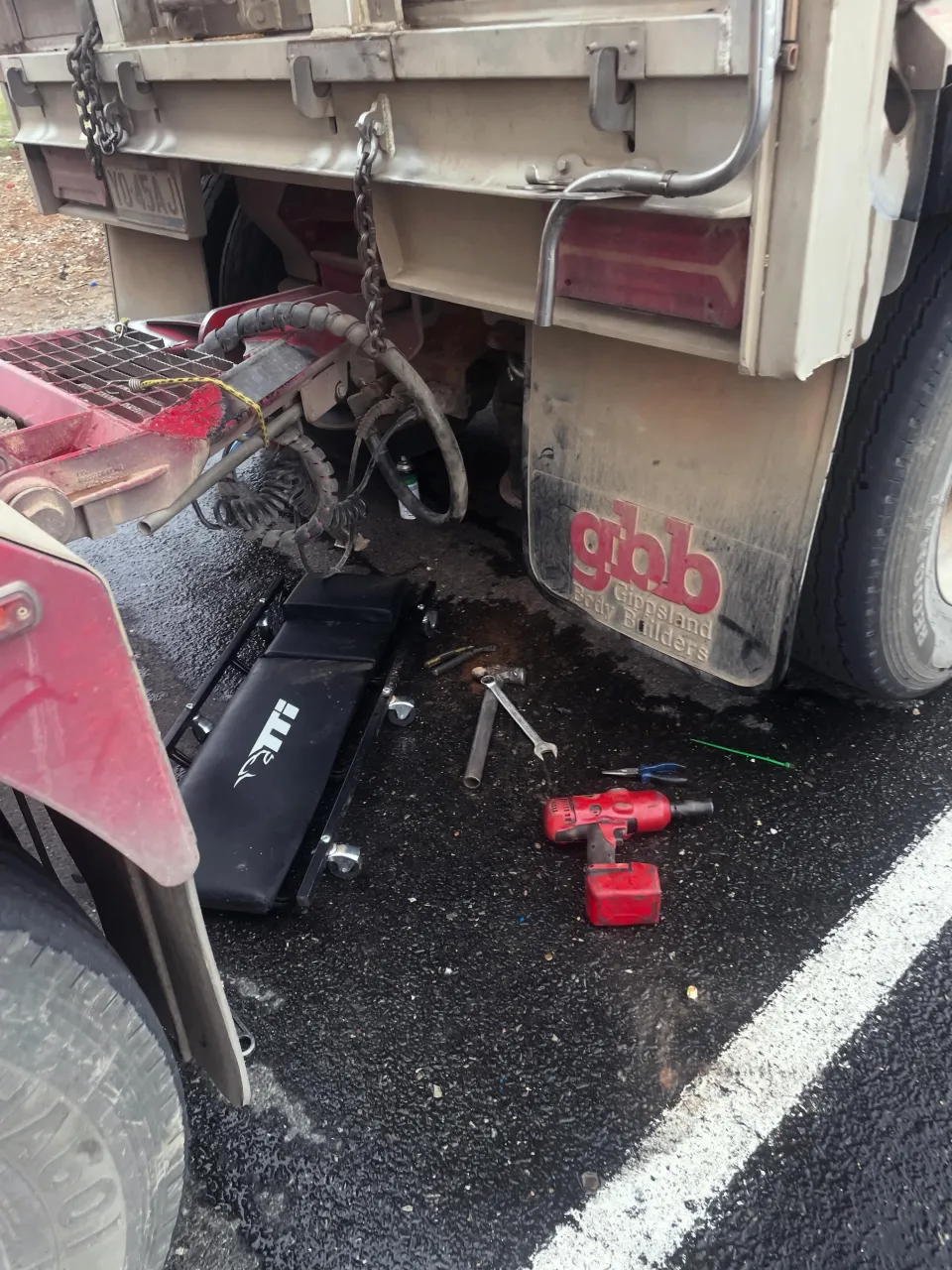 Roadside airbag suspension replacement on trailer