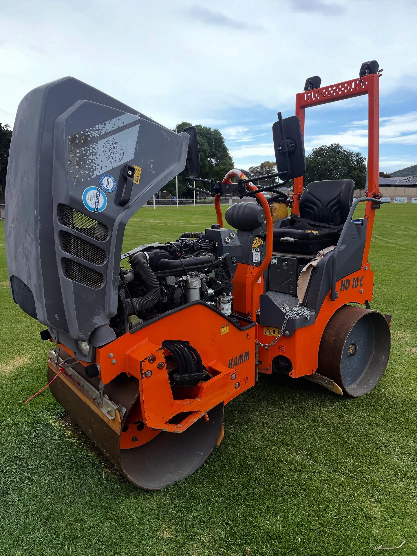 Specialised sports turf roller mechanical restoration